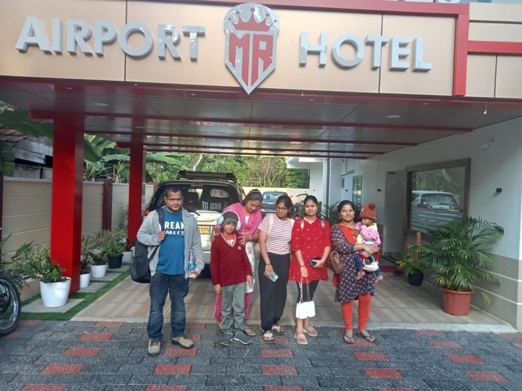 Marina Suites Airport Hotel Kochi Exterior foto