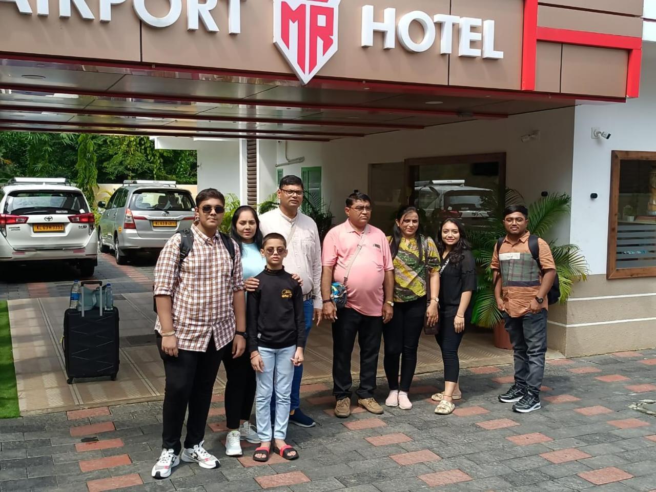 Marina Suites Airport Hotel Kochi Exterior foto