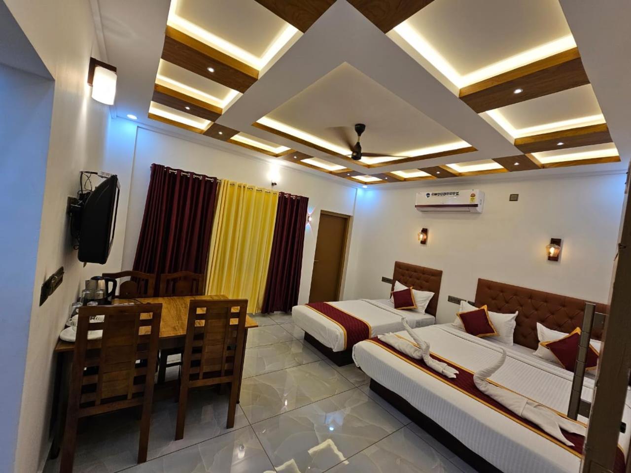 Marina Suites Airport Hotel Kochi Exterior foto