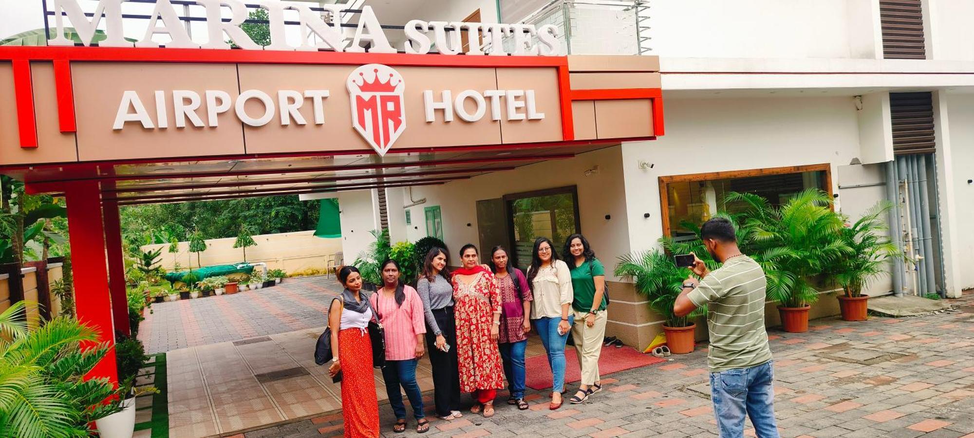Marina Suites Airport Hotel Kochi Exterior foto