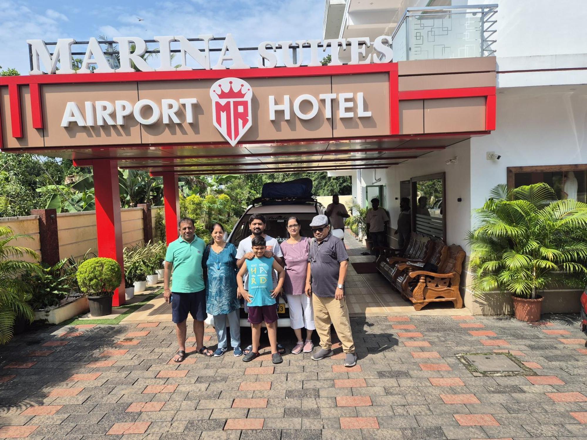 Marina Suites Airport Hotel Kochi Exterior foto