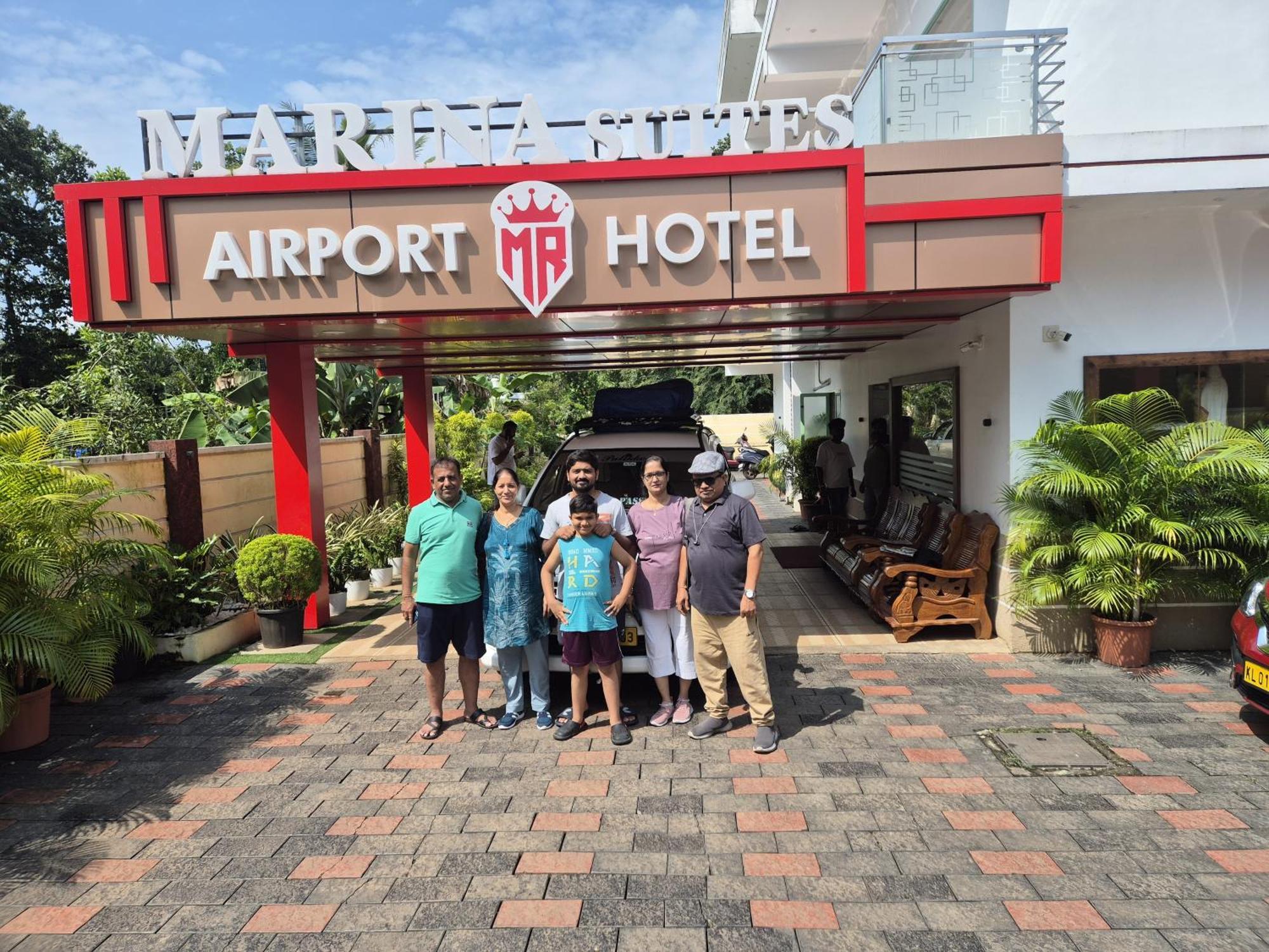 Marina Suites Airport Hotel Kochi Exterior foto